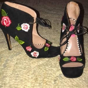BETSEY JOHNSON  5” heels Floral embroidery on black suede